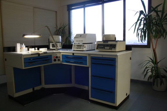 Módulos de laboratorio con equipamiento